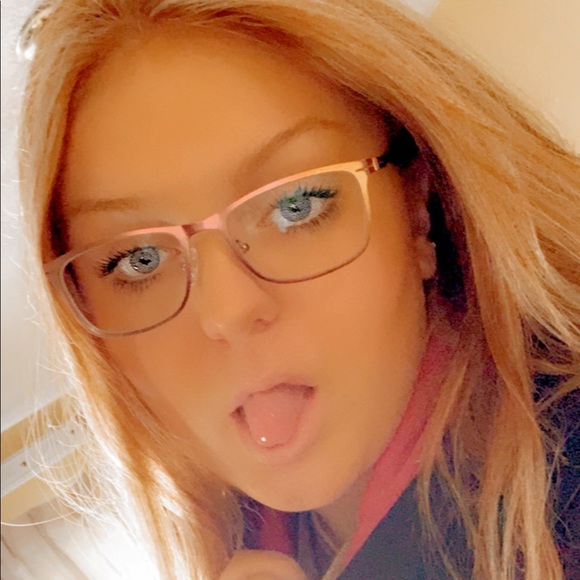 Meet your Posher, Ciera - Picture 1 of 1